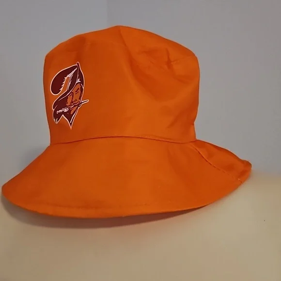 Buccaneers hat NEW - Picture 2 of 5